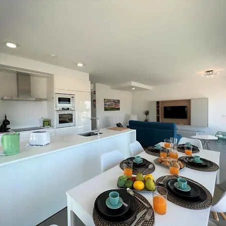 Panoramic View With Pool By Homing 公寓 *