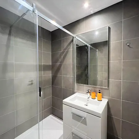 Panoramic View With Pool By Homing Apartment *